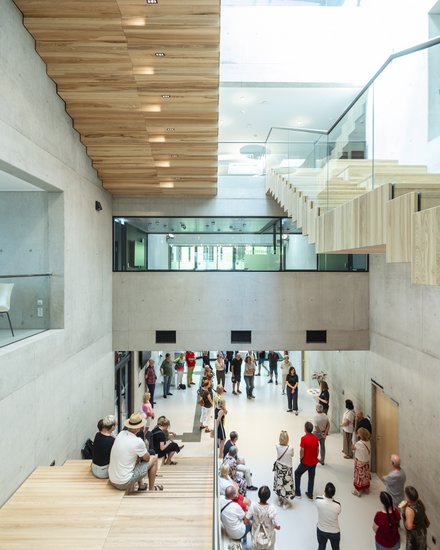 Innenansicht des Forschungsbaus „Weltbeziehungen“ in Erfurt