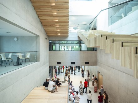 Innenansicht des Forschungsbaus „Weltbeziehungen“ in Erfurt