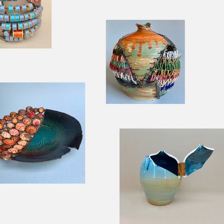 Vier Keramikobjekte arrangiert: Scharnier‑Vase, geflochten geflickte Vase, Spulen‑Gefäß und Muschelschale auf hellem Grund.