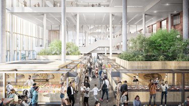 Belebte Markthalle: Menschen bewegen sich zwischen Marktständen und Sitzbereichen in einem großen, hellen Innenraum.