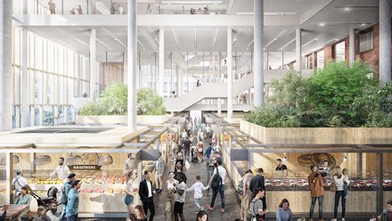 Belebte Markthalle: Menschen bewegen sich zwischen Marktständen und Sitzbereichen in einem großen, hellen Innenraum.