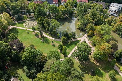 Ernst-Ehrlicher-Park aus der Vogelperspektive fotografiert