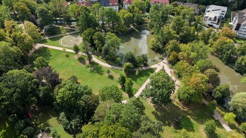 Ernst-Ehrlicher-Park aus der Vogelperspektive fotografiert