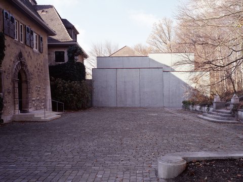 Hof und Fassade des Bestandsgebäudes