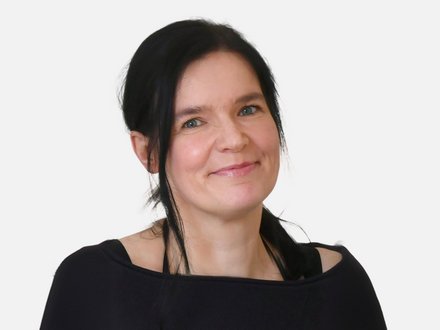 Porträtfoto einer Frau mittleren Alters