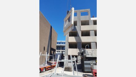 Rückbauprozess von einem Verwaltungsgebäude.