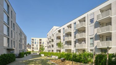 Wohnhaus mit Balkonen