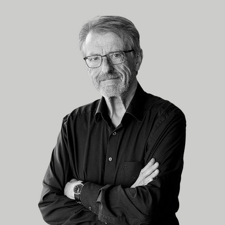 Schwarz-weiß Porträt eines Mannes.