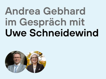 Text 'Andrea Gebhard im Gespräch mit Uwe Schneidewind' neben zwei kleinen runden Porträtfotos von einer Frau und einem Mann.
