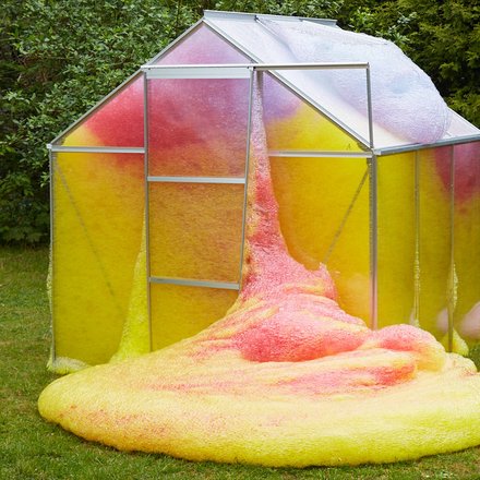Bild des Kunstwerkes “Greenhouse - Inside Out “ von Stephanie Lüning