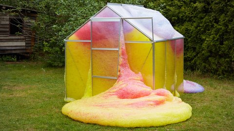 Bild des Kunstwerkes “Greenhouse - Inside Out “ von Stephanie Lüning