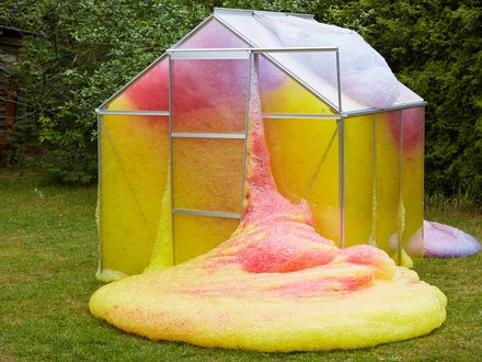 Bild des Kunstwerkes “Greenhouse - Inside Out “ von Stephanie Lüning