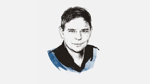 Illustration eines Mannes in Strichzeichnungs-Stil mit schwarzer Tusche. Der Mann hat dunkles, nach oben gekämmtes Haar und blickt leicht lächelnd nach vorne. Er trägt einen schwarzen Pullover mit blauem Farbakzent an der Schulter. Der Hintergrund ist weiß.
