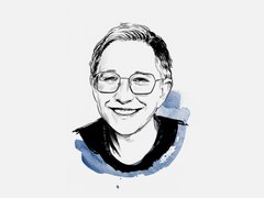 "Porträt-Illustration einer Person mit kurzen dunklen Haaren und Brille. Die Zeichnung ist in Schwarz-Weiß ausgeführt mit blauen Aquarell-Akzenten im Nackenbereich. Die Person trägt einen dunklen Pullover und lächelt freundlich direkt in die Kamera."