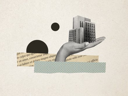 Collage-Illustration: Eine offene, graustufige Hand hält ein kleines Modell eines modernen Hochhauses; umgeben von abstrakten Formen – zwei schwarzen Kreisen, zerrissenen Papierstreifen mit Text und einem blauen, gepunkteten Band – vor beigem Papierhintergrund.