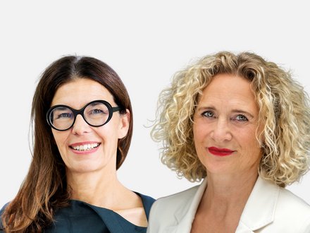 Porträts von zwei Frauen, eine von ihnen trägt eine Brille