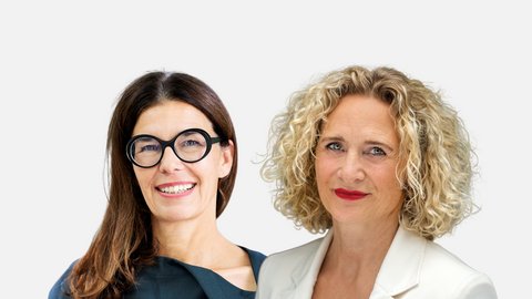 Porträts von zwei Frauen, eine von ihnen trägt eine Brille