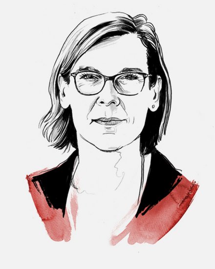  Illustration: Kopf‑Schulter‑Porträt einer Person mit Brille und schulterlangem Haar; rote Aquarellakzente am Jackenkragen; weißer Hintergrund.