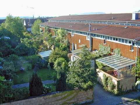 Die Siedlung vereint kompaktes Bauen und private Garteneinheiten