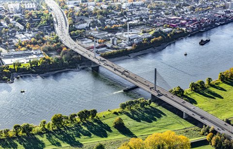 Luftaufnahme der Friedrich-Ebert-Brücke in Bonn