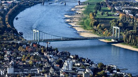 Luftaufnahme der Rodenkirchener Brücke in Bonn