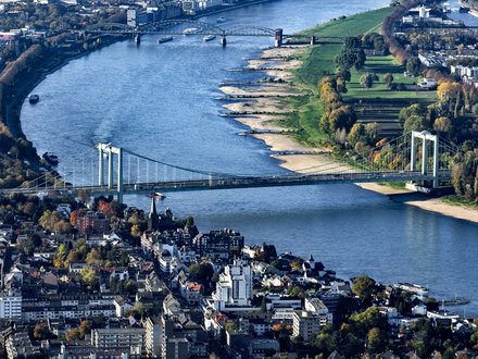 Luftaufnahme der Rodenkirchener Brücke in Bonn