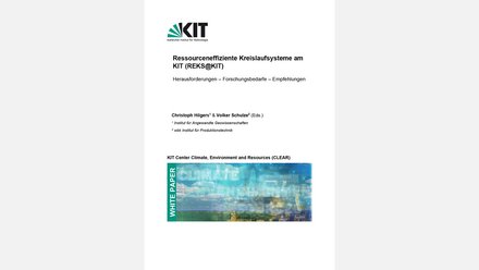 Titelseite eines KIT-Whitepapers: „Ressourceneffiziente Kreislaufsysteme am KIT (REKS@KIT) – Herausforderungen, Forschungsbedarfe, Empfehlungen“, herausgegeben von Christoph Hilgers und Volker Schulze; oben KIT‑Logo, unten Banner „CLEAR – White Paper“ mit Stadt‑ und Naturmotiven.