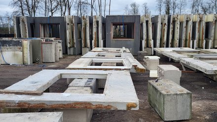 Rückgebaute und gelagerte Bauteile.