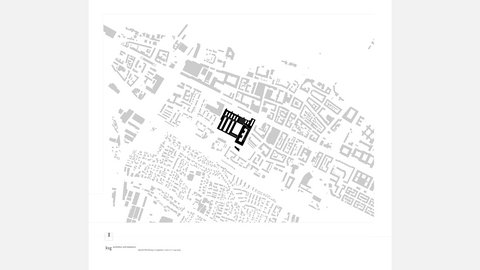 Städtebauliche Lagekarte  Eine Karte in Grautönen. Die Umgebung ist schematisch dargestellt, einzelne Gebäude sind hellgrau, das Projektgebiet ist schwarz hervorgehoben. Straßen und Blockstrukturen sind erkennbar. Die Karte verortet das Gebäude im städtischen Kontext und zeigt seine Lage innerhalb des Quartiers.