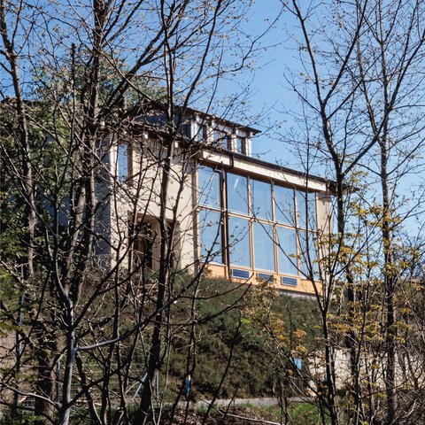 Das Haus Nadig mit seinen großzügigen Südfassaden