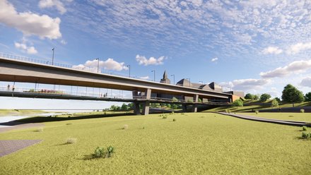 Eine Ansicht zeigt die Brücke aus größerer Entfernung in einer offenen Grünlandschaft, die Tragstruktur spannt sich ruhig über den Fluss, während Wege und Freiflächen das Umfeld gliedern, wodurch das Bild die Einbindung des Bauwerks in Landschaft und Stadtrandräume verdeutlicht und für Zurückhaltung, Maßstäblichkeit und landschaftliche Integration steht.