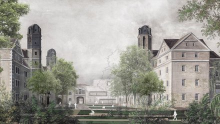 Eine atmosphärische Darstellung zeigt einen parkartigen Raum zwischen mehreren historischen Baukörpern mit Türmen und einem zurückhaltenden Neubau im Hintergrund, Wege, Grünflächen und Wasserflächen strukturieren den Raum, während vereinzelte Personen sich dort aufhalten, was den Ort als ruhigen, öffentlichen Freiraum mit hoher Aufenthaltsqualität und Verbindung von Denkmalpflege, Landschaft und zeitgenössischer Nutzung beschreibt.