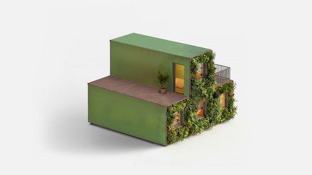 3D‑Rendering: Langes, grünes Gebäudemodul mit Seiteneingang und schmaler Terrasse; stirnseitig dreigeschossige, üppig begrünte Wohnbox mit Balkon.