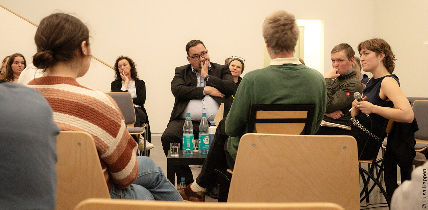 Diskussionsrunde im Stuhlkreis