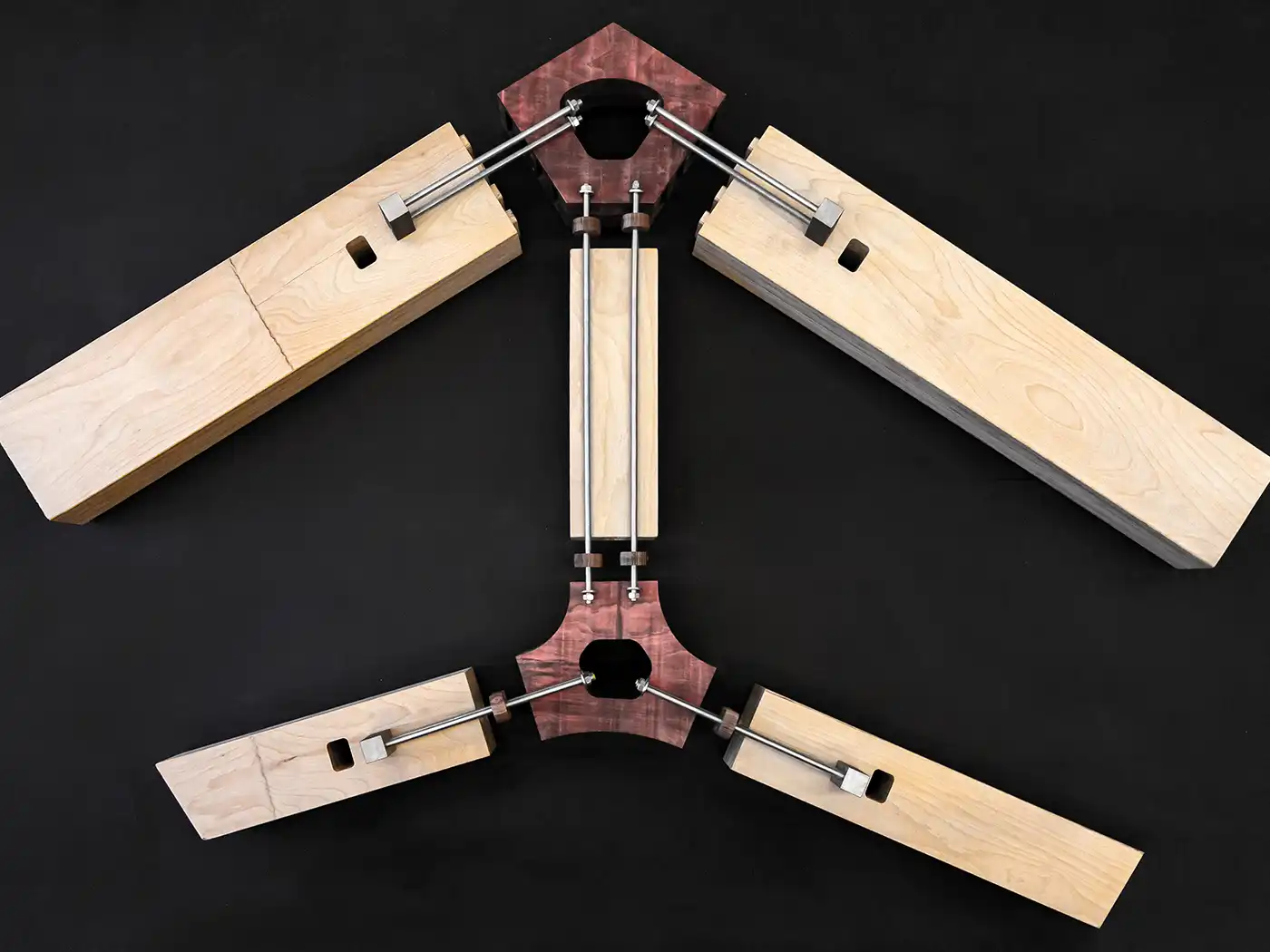 Verbindungsknoten für ein Tragwerk im Holzbau