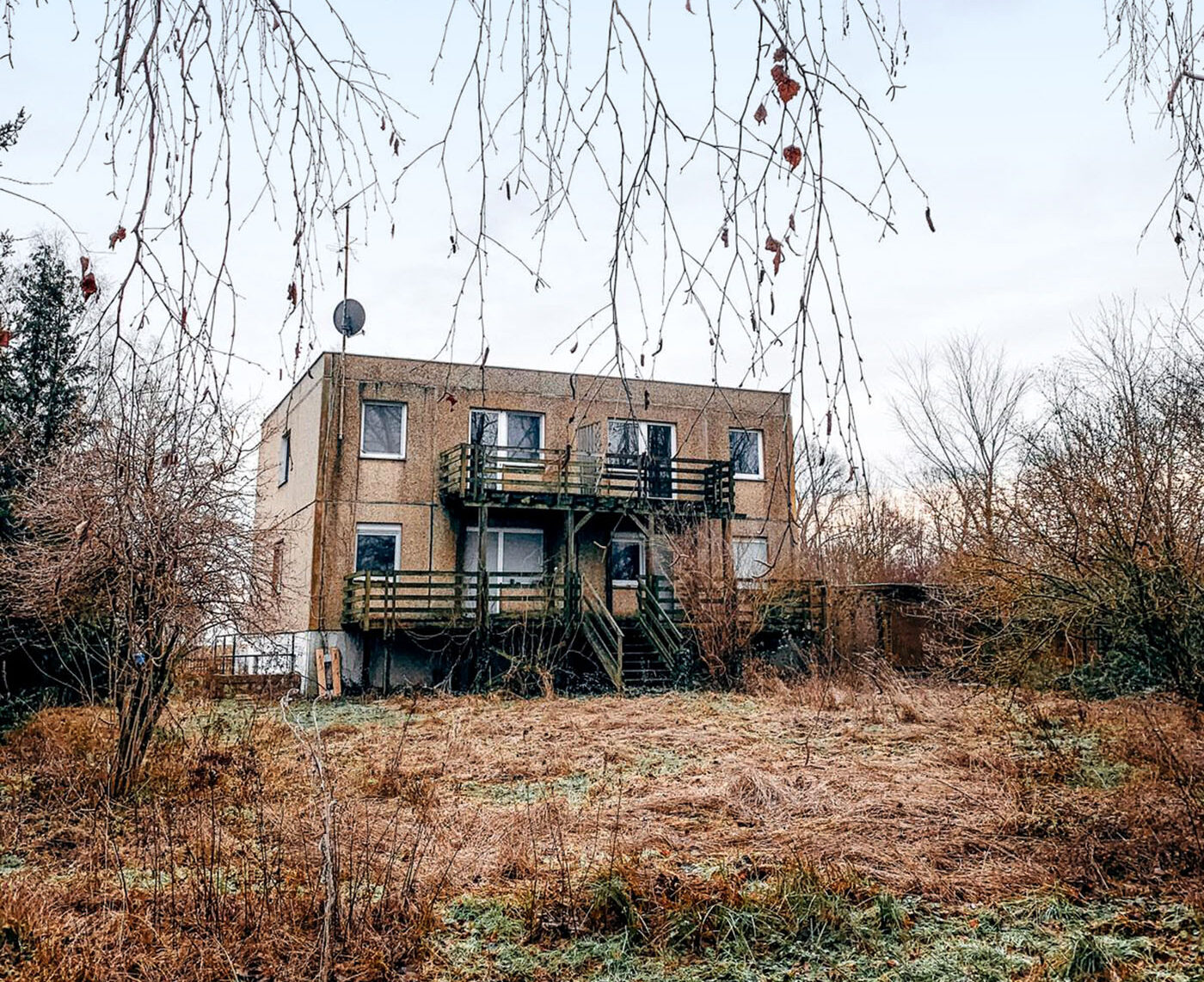 Das Plattenbau Doppelhaus in Müncheberg vor dem Umbau