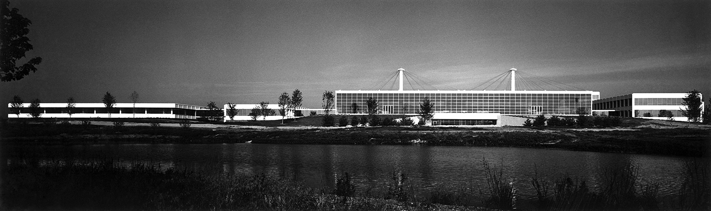Blick auf das Headquarter von Baxter Travenol