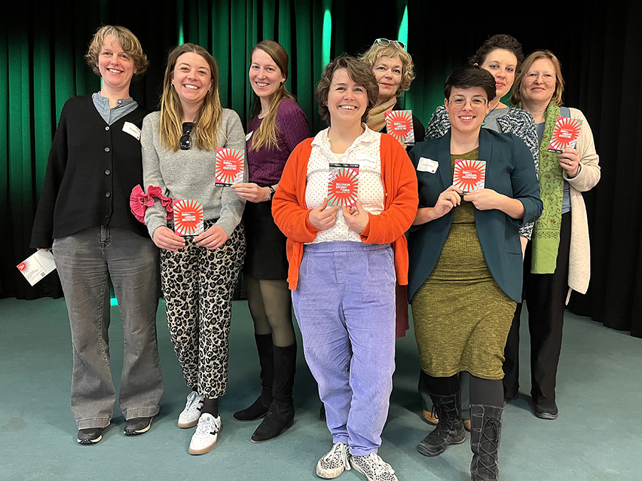 Gruppenbild mit acht Frauen