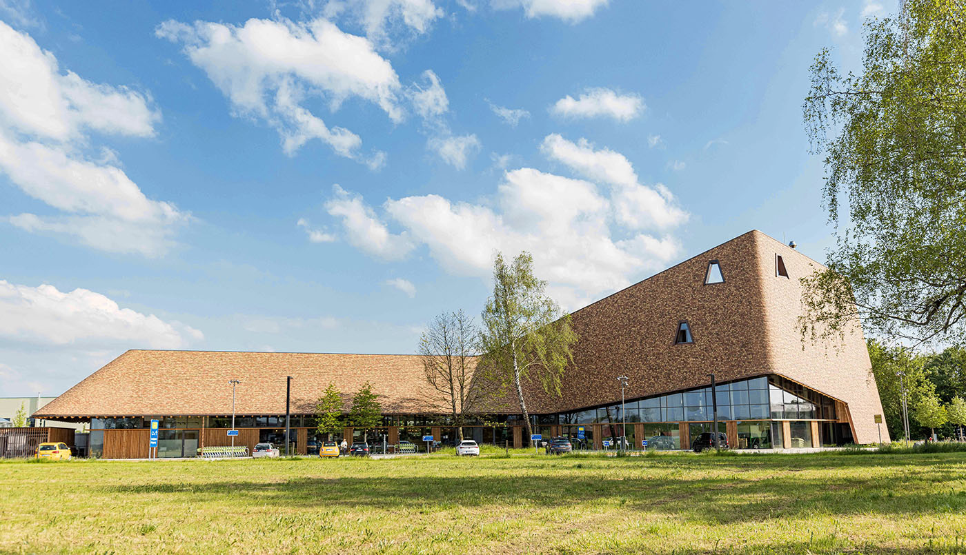 Rapunzel Besucherzentrum mit geschwungenem Dach