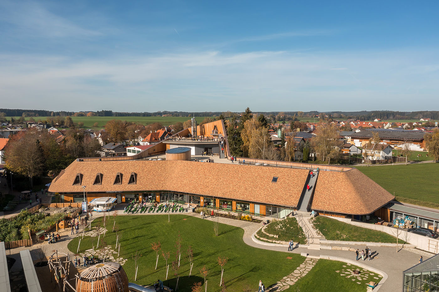 Rapunzel Besucherzentrum mit Außenanlagen und Dachgarten