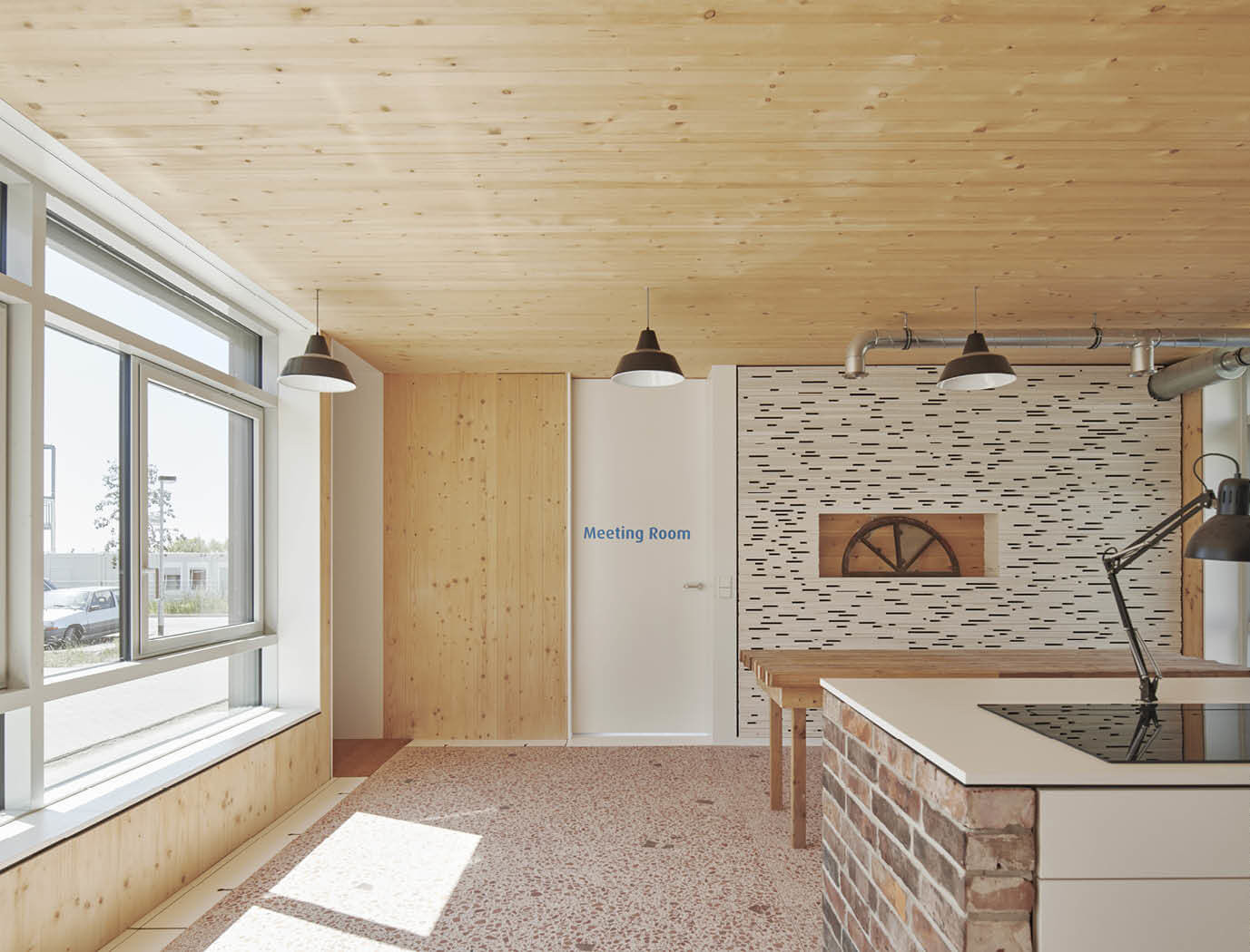 Zirkuläres Bauen im Recyclinghaus Hannover mit Terrazzoboden