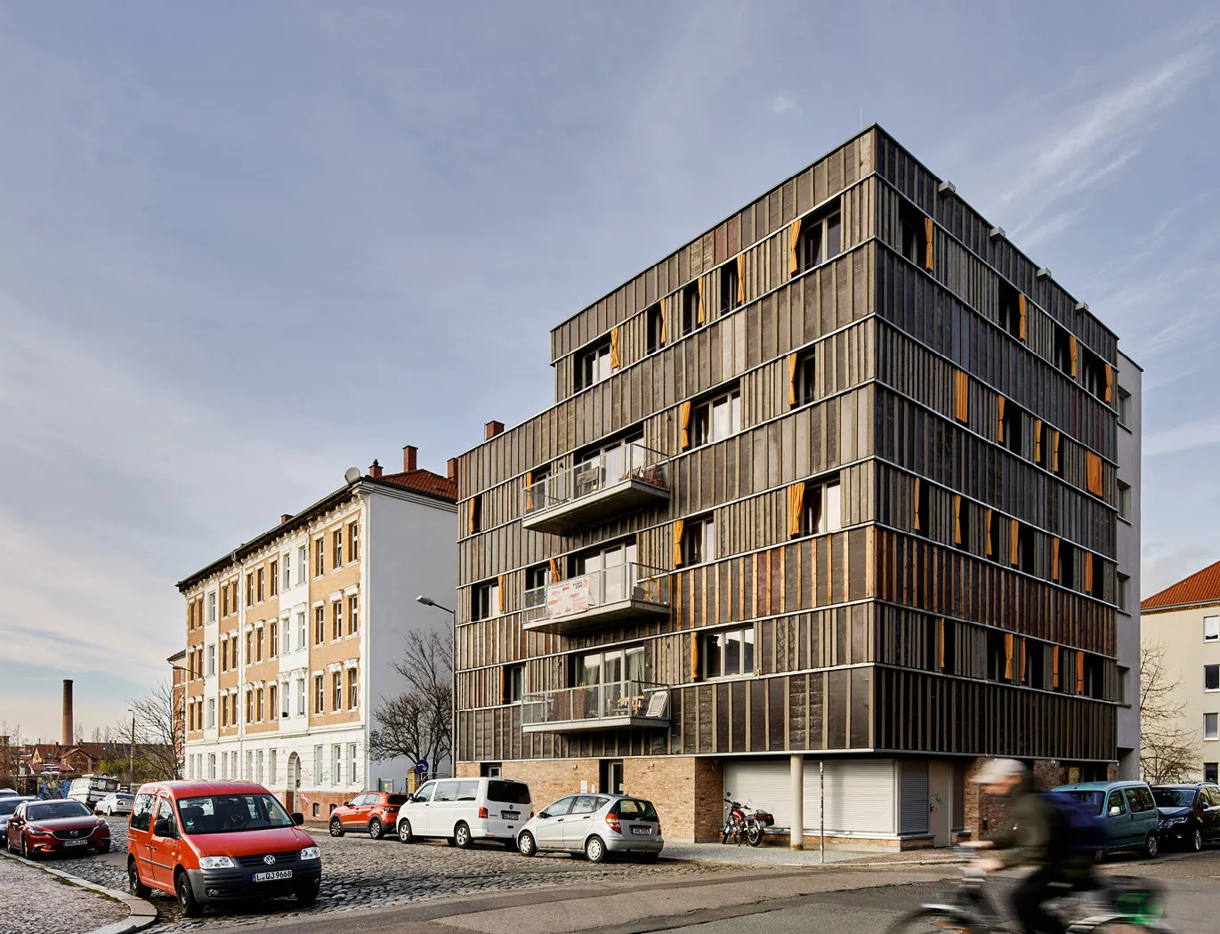 Fassade des Wohnhauses Klinge10 mit wiederwerwendeten Holzlatten