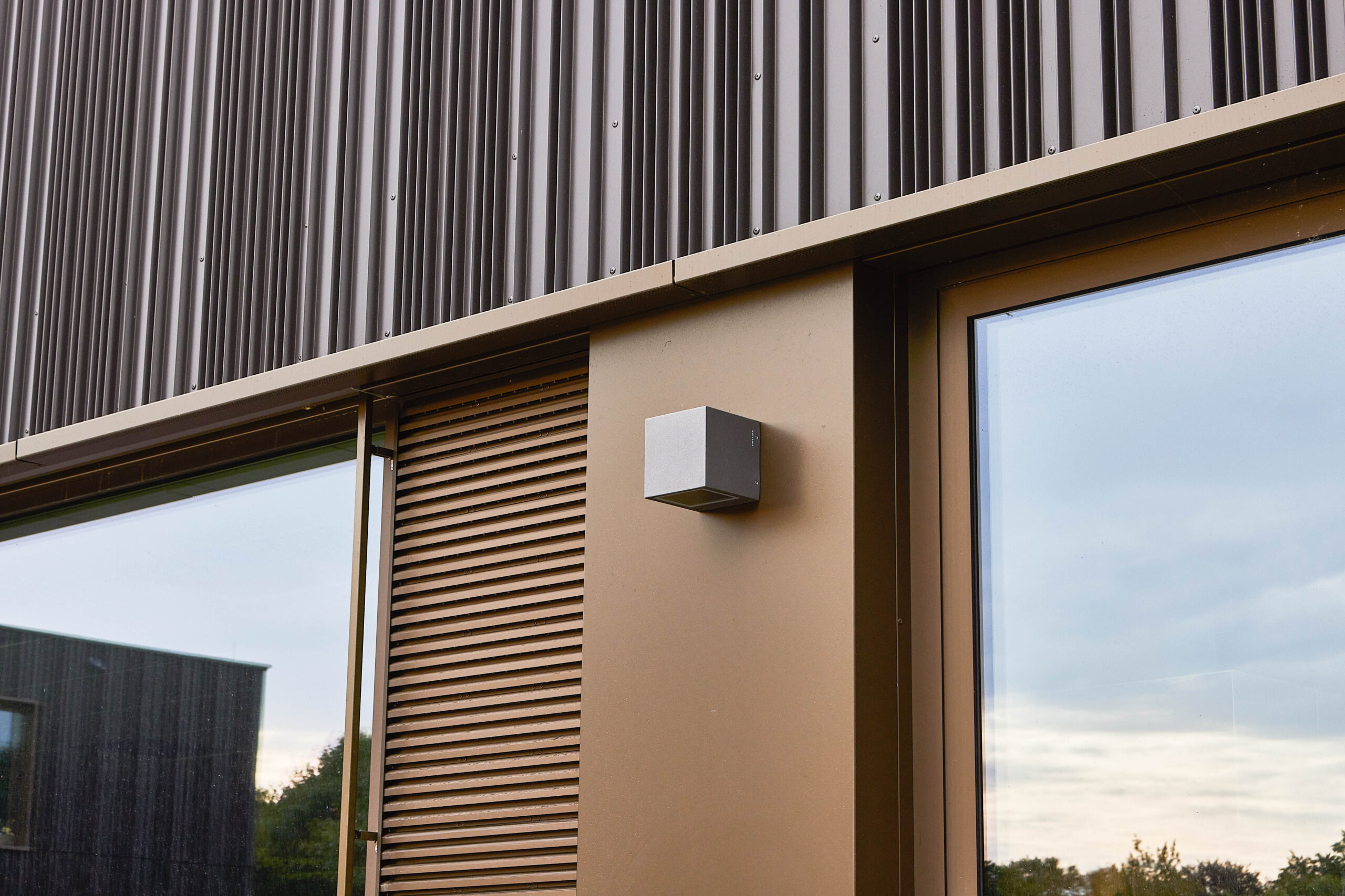 Nahaufnahme einer Fassade mit Fenstern