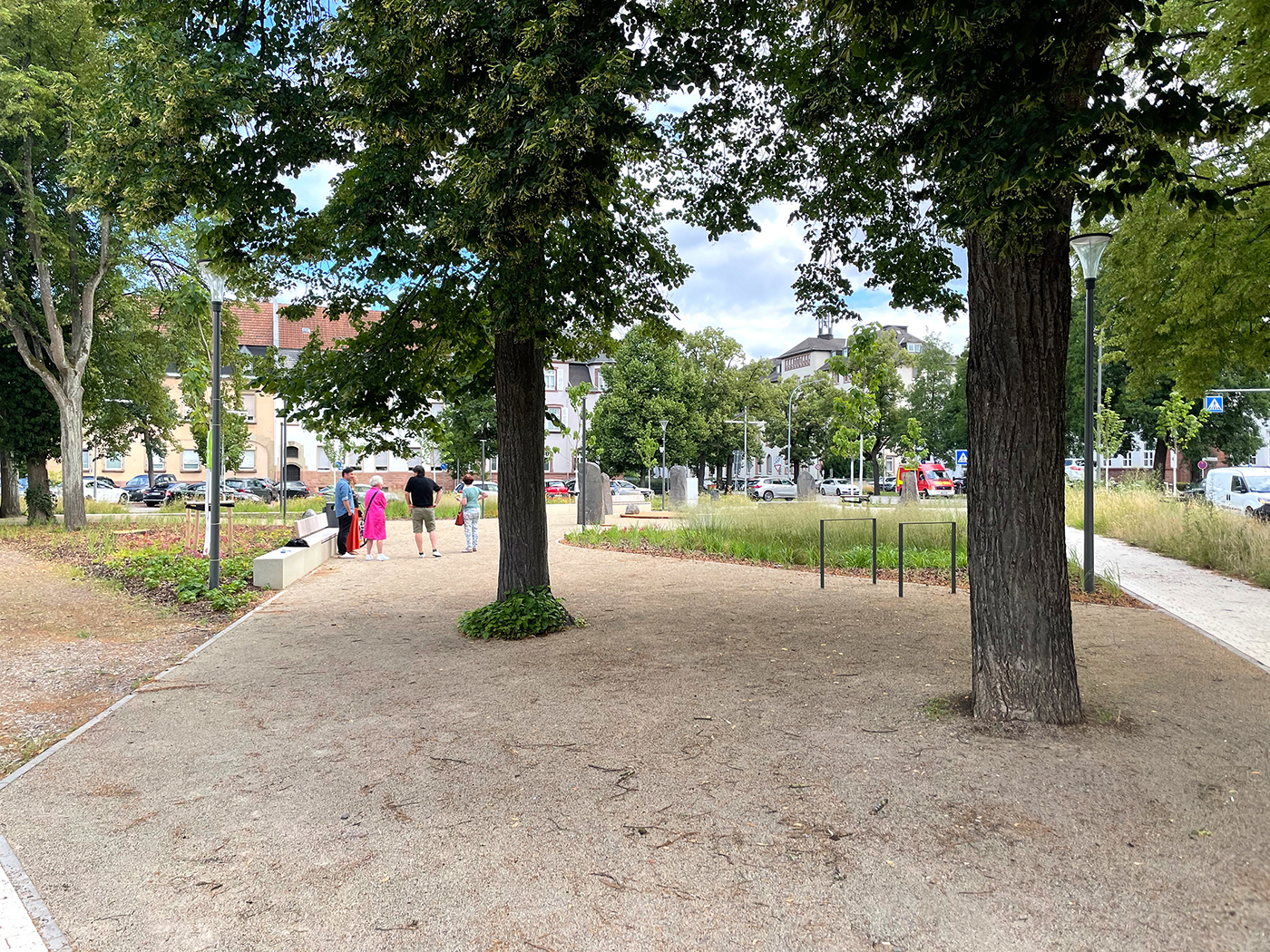 Besuchergruppe auf dem Platz